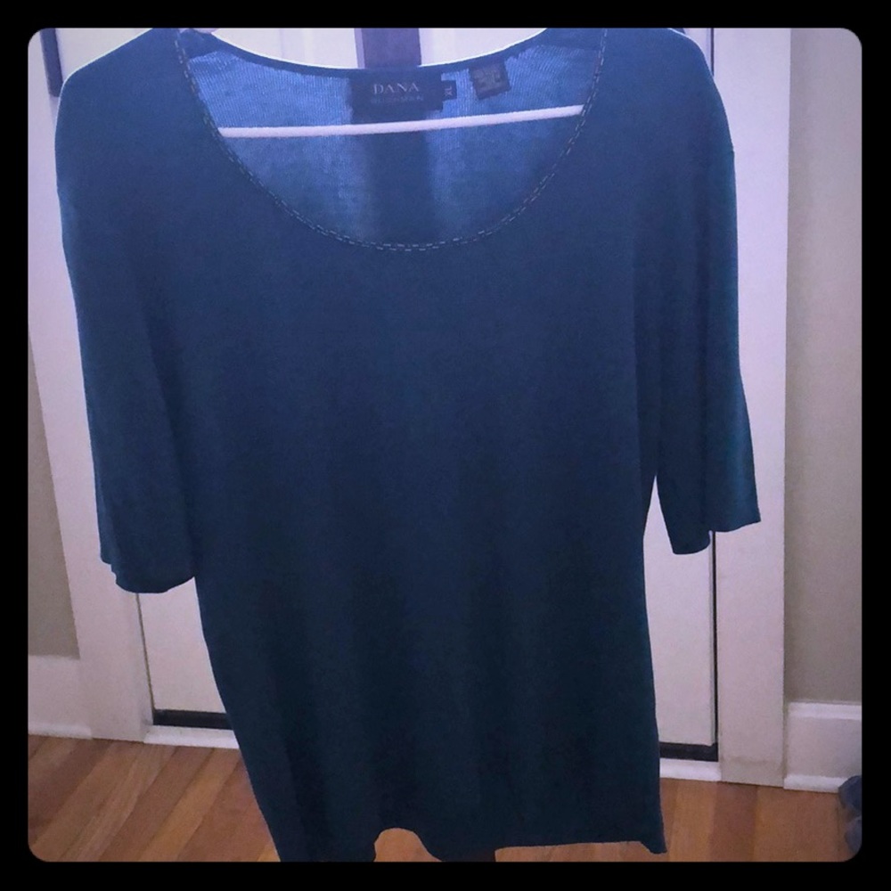 Teal color silk pullover.